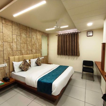 Hotel Kinara アーメダバード エクステリア 写真