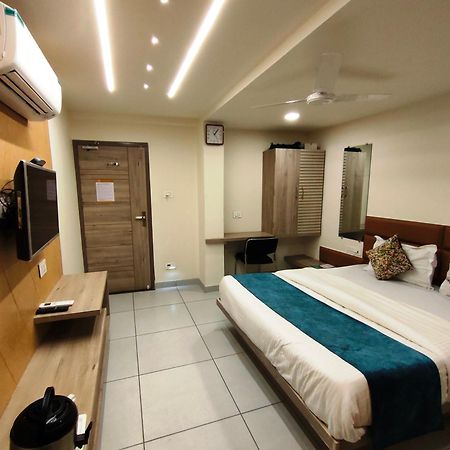 Hotel Kinara アーメダバード エクステリア 写真