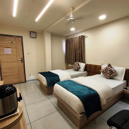 Hotel Kinara アーメダバード エクステリア 写真