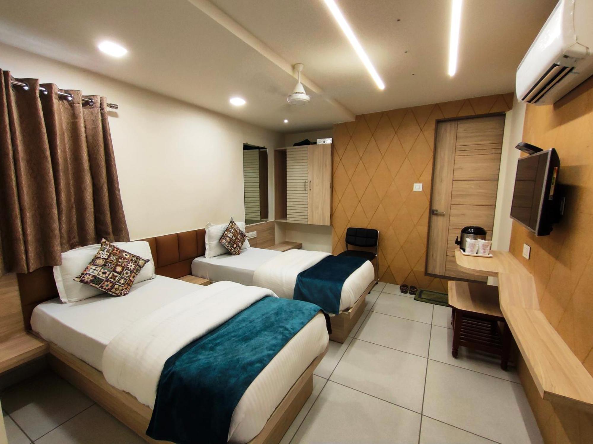 Hotel Kinara アーメダバード エクステリア 写真