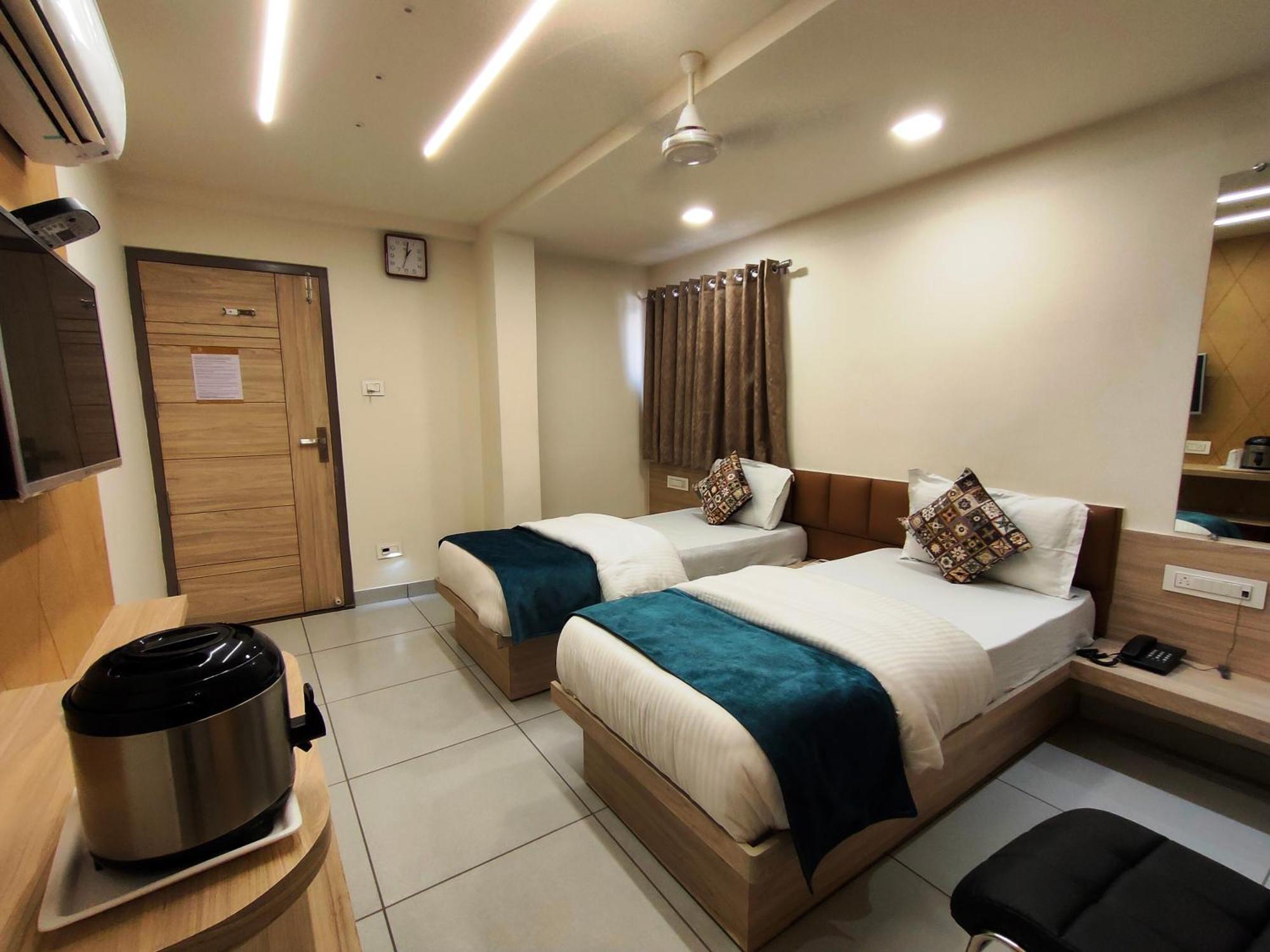 Hotel Kinara アーメダバード エクステリア 写真